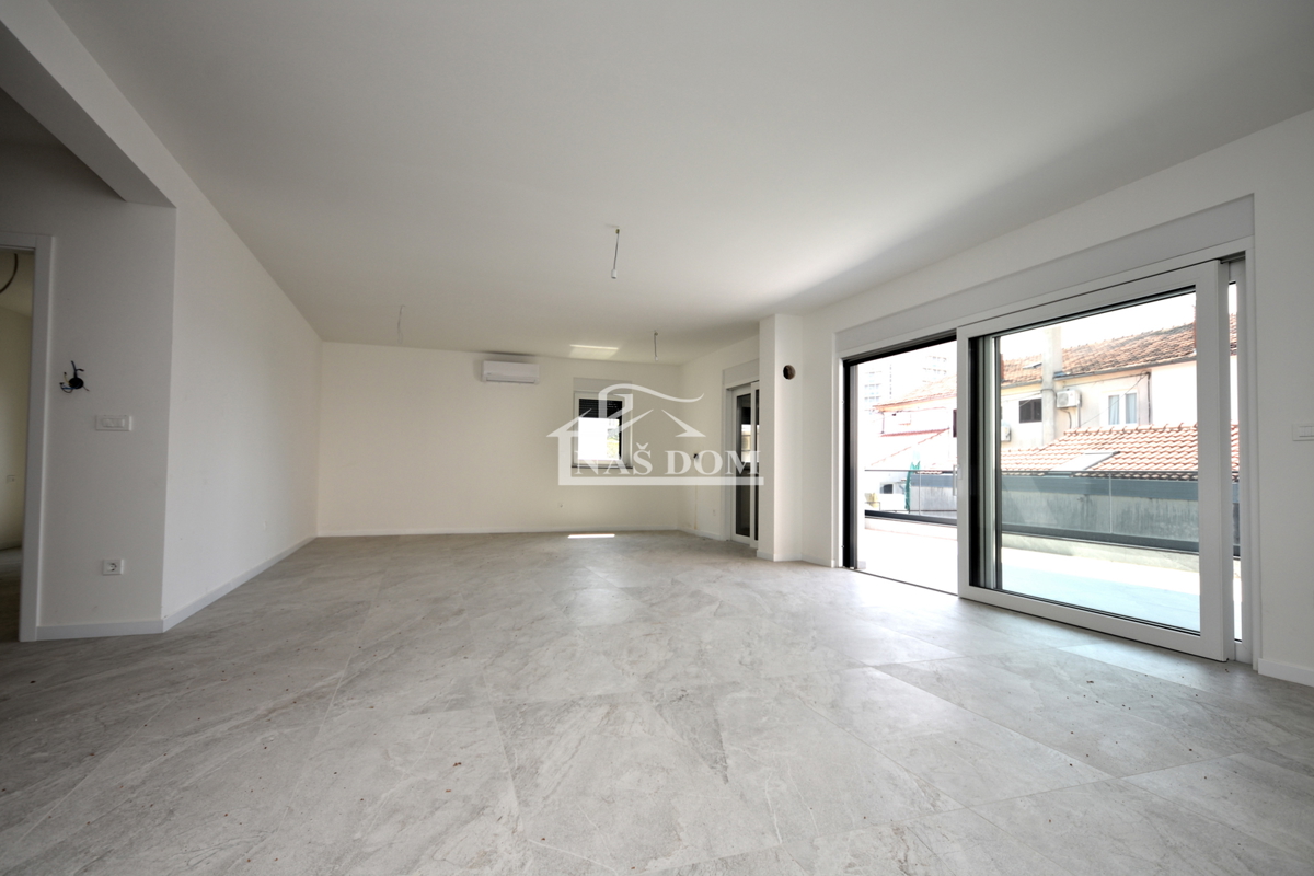 &lt;Appartamento di lusso S6, vista mare, a 50 m dalla spiaggia&gt;