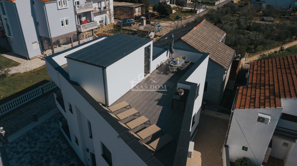 Vodice - casa con appartamenti e terrazza panoramica, vista mare