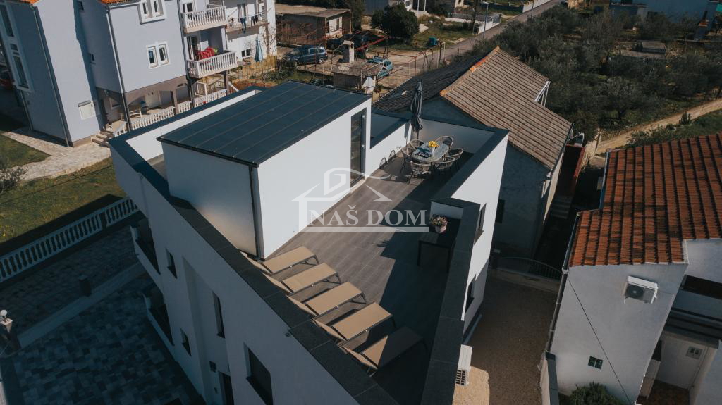 Vodice - casa con appartamenti e terrazza panoramica, vista mare