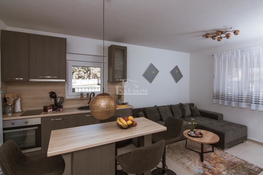 Vodice - casa con appartamenti e terrazza panoramica, vista mare