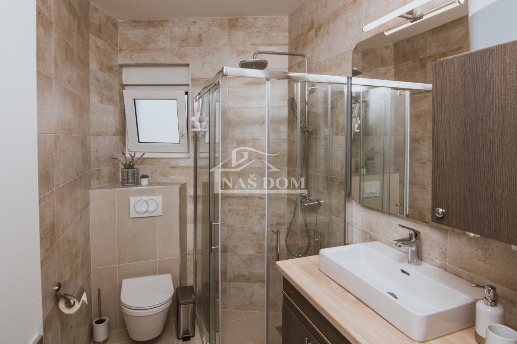 Vodice - casa con appartamenti e terrazza panoramica, vista mare