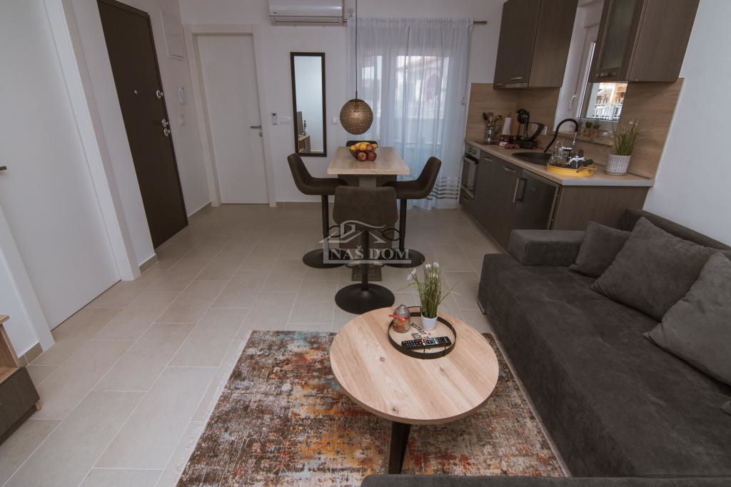 Vodice - casa con appartamenti e terrazza panoramica, vista mare