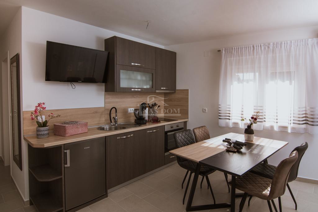 Vodice - casa con appartamenti e terrazza panoramica, vista mare