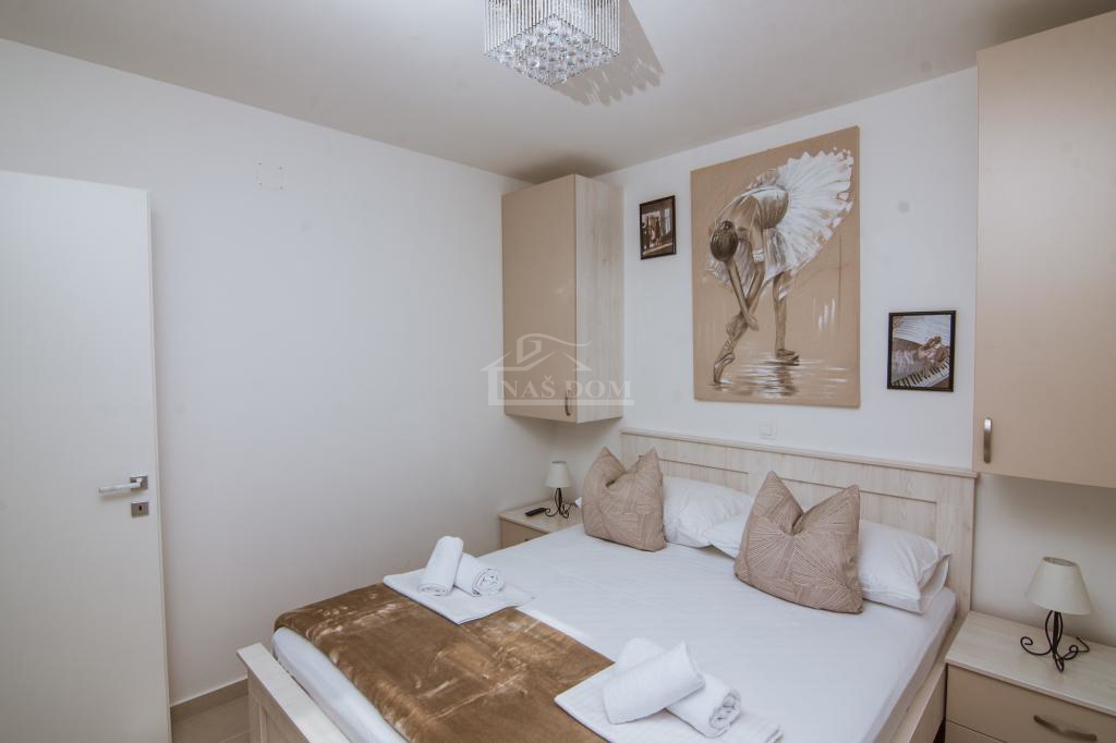 Vodice - casa con appartamenti e terrazza panoramica, vista mare