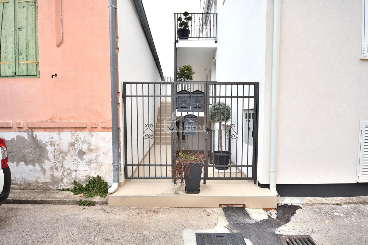 Vodice - appartamento su due piani, vista mare, 200 m dalla spiaggia