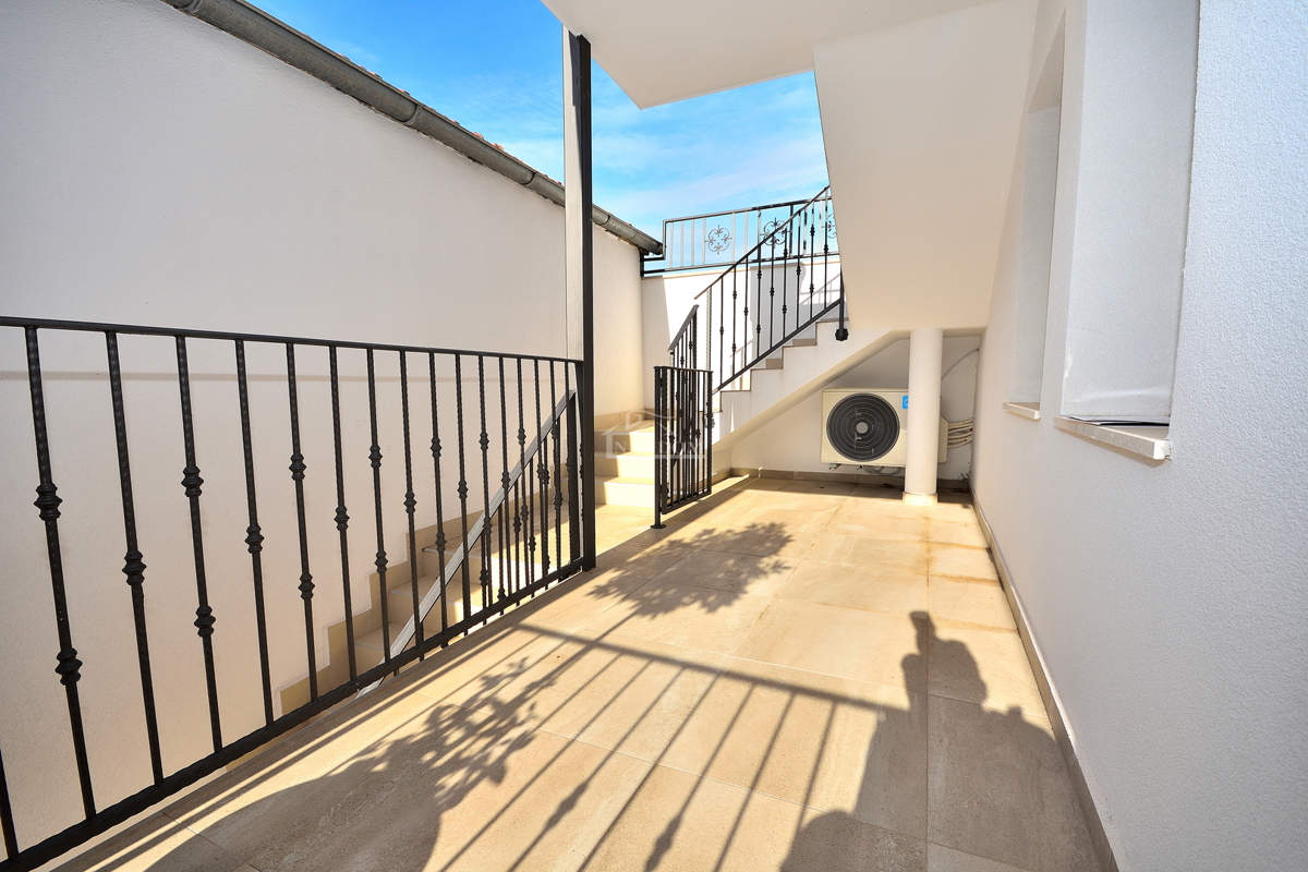 Vodice - appartamento su due piani, vista mare, 200 m dalla spiaggia