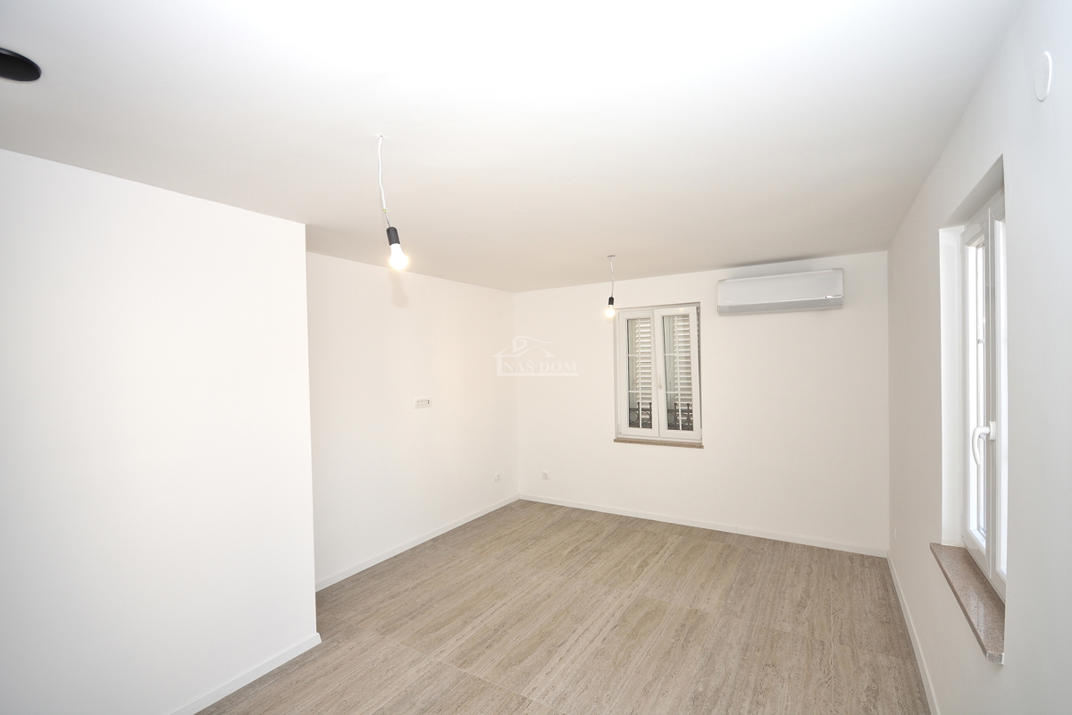 Vodice - appartamento su due piani, vista mare, 200 m dalla spiaggia