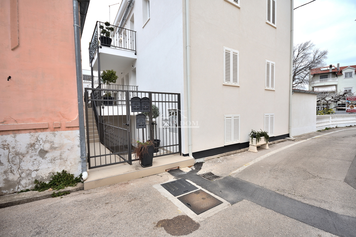 Vodice - appartamento su due piani, vista mare, 200 m dalla spiaggia