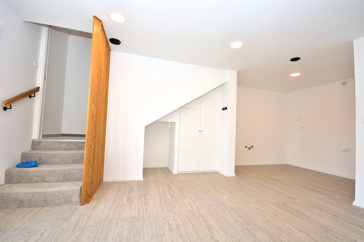 Vodice - appartamento su due piani, vista mare, 200 m dalla spiaggia