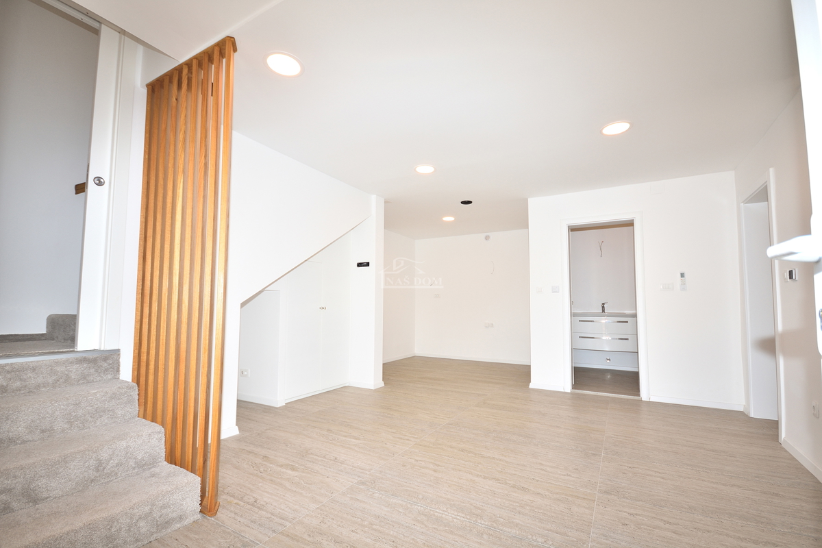 Vodice - appartamento su due piani, vista mare, 200 m dalla spiaggia