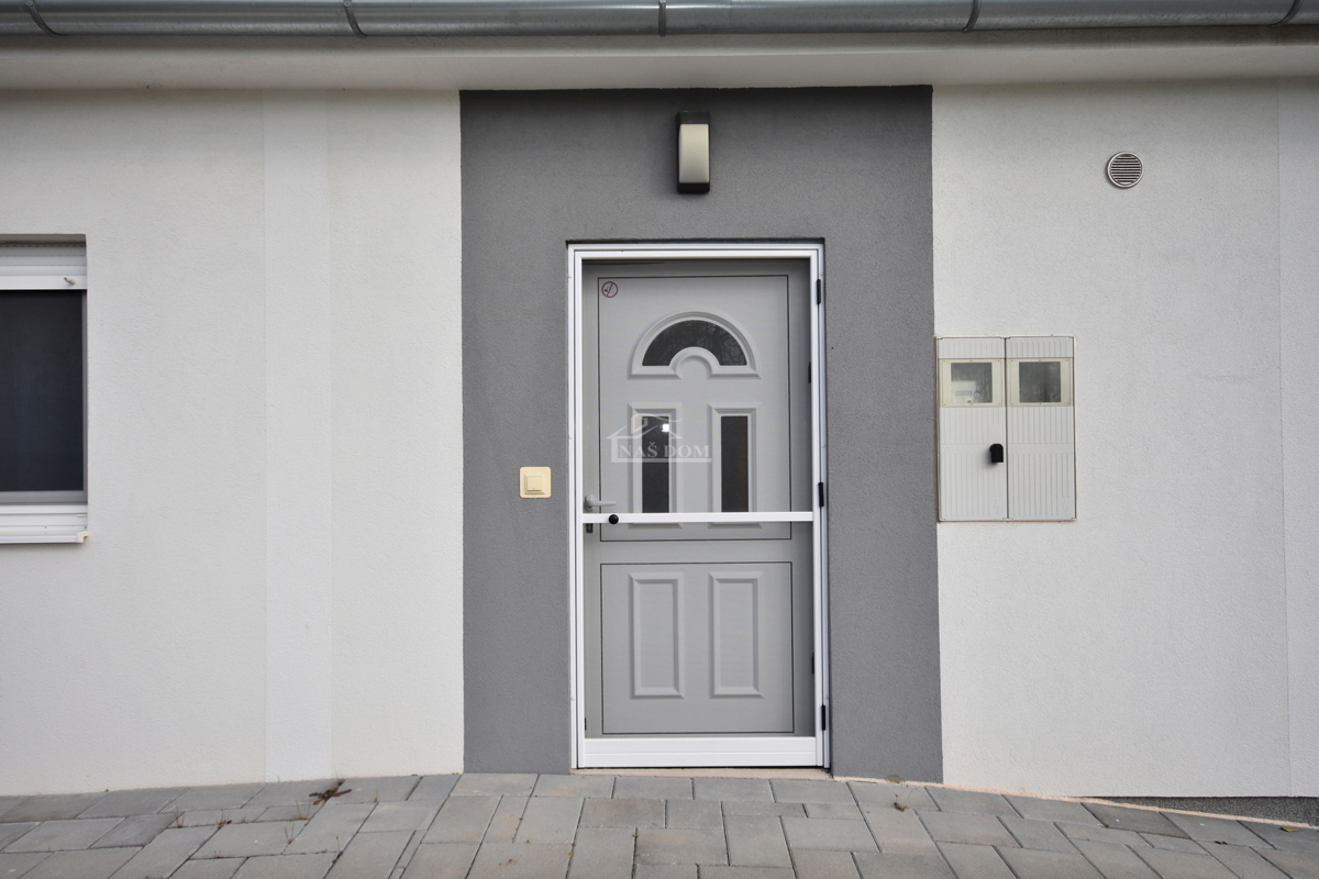 OPPORTUNITÀ - proprietà con due case, piscina, giardino curato