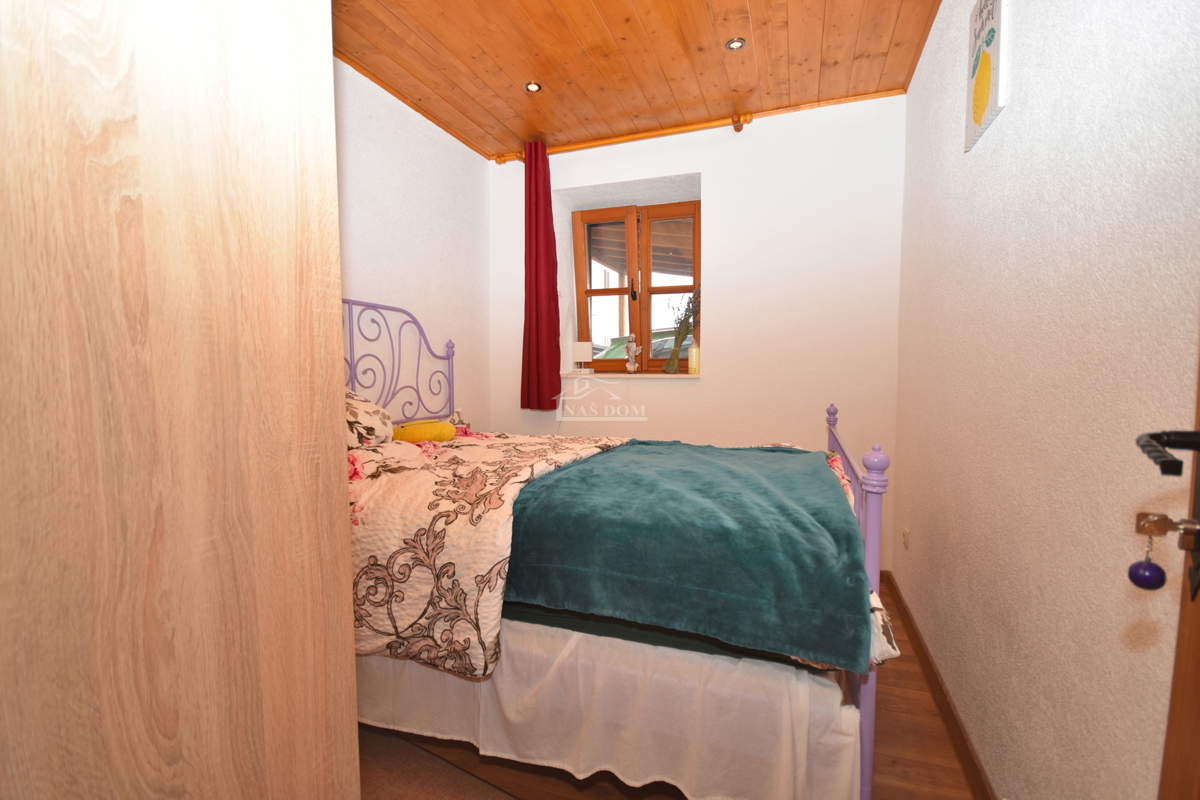 OPPORTUNITÀ - proprietà con due case, piscina, giardino curato