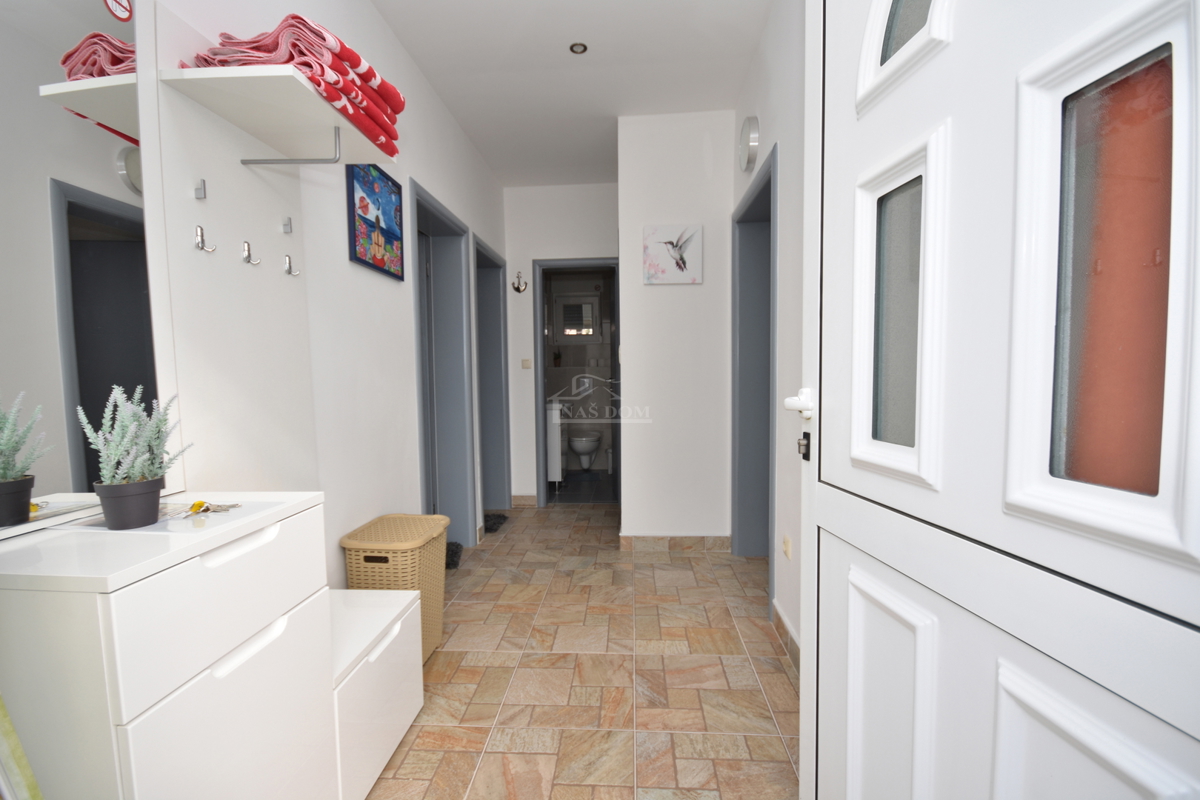 OPPORTUNITÀ - proprietà con due case, piscina, giardino curato