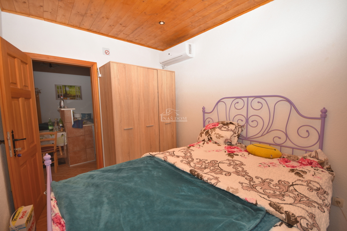 OPPORTUNITÀ - proprietà con due case, piscina, giardino curato