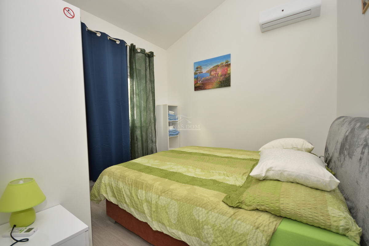 OPPORTUNITÀ - proprietà con due case, piscina, giardino curato