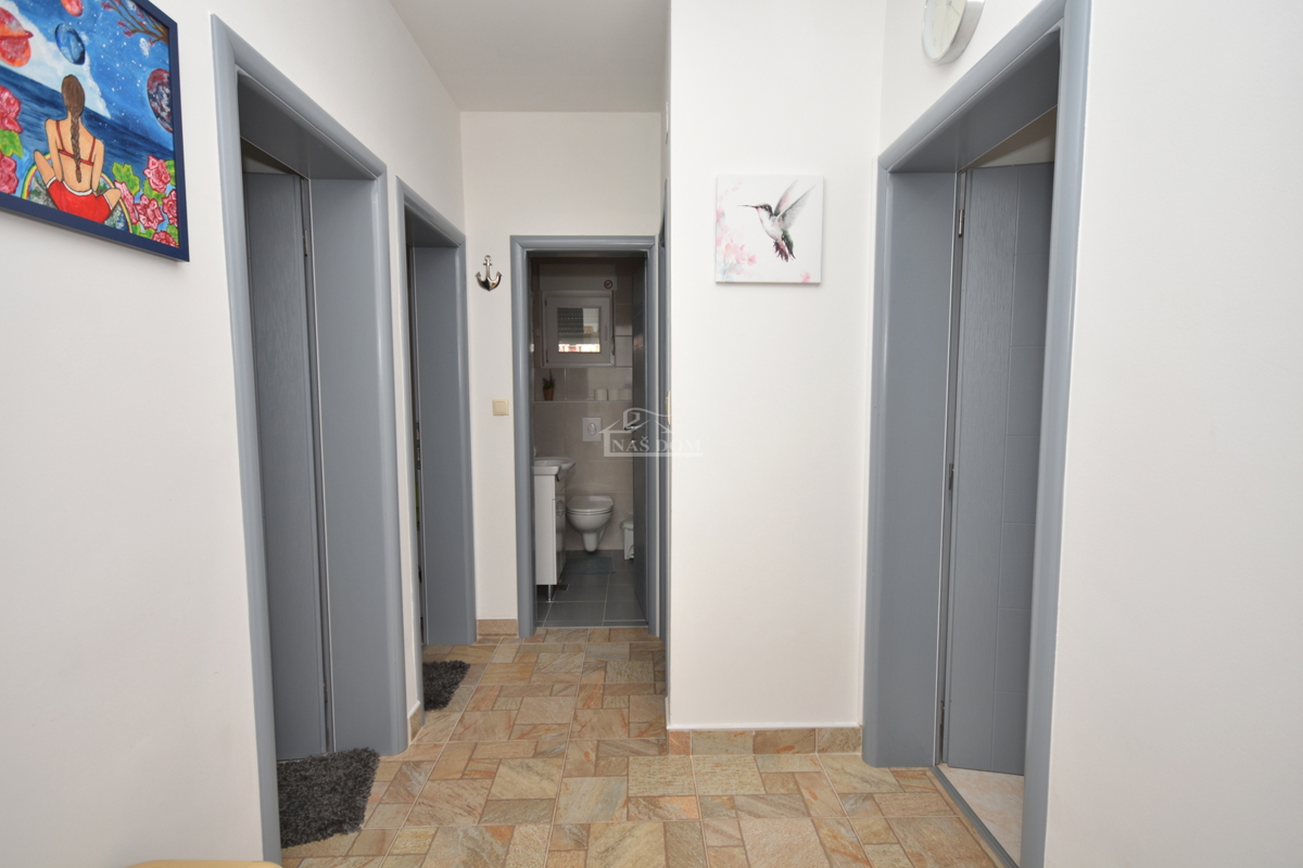 OPPORTUNITÀ - proprietà con due case, piscina, giardino curato