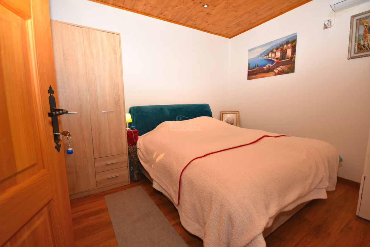 OPPORTUNITÀ - proprietà con due case, piscina, giardino curato