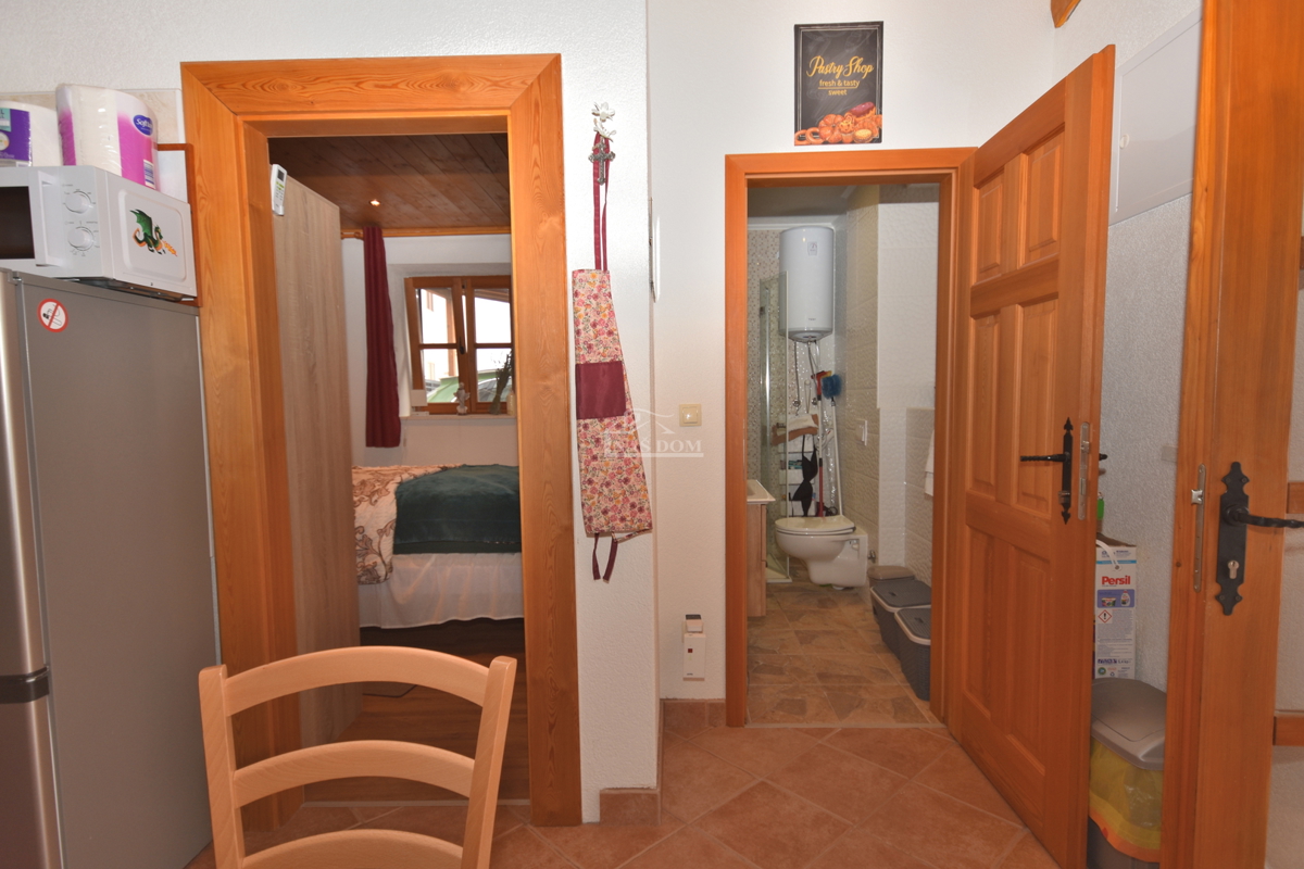 OPPORTUNITÀ - proprietà con due case, piscina, giardino curato