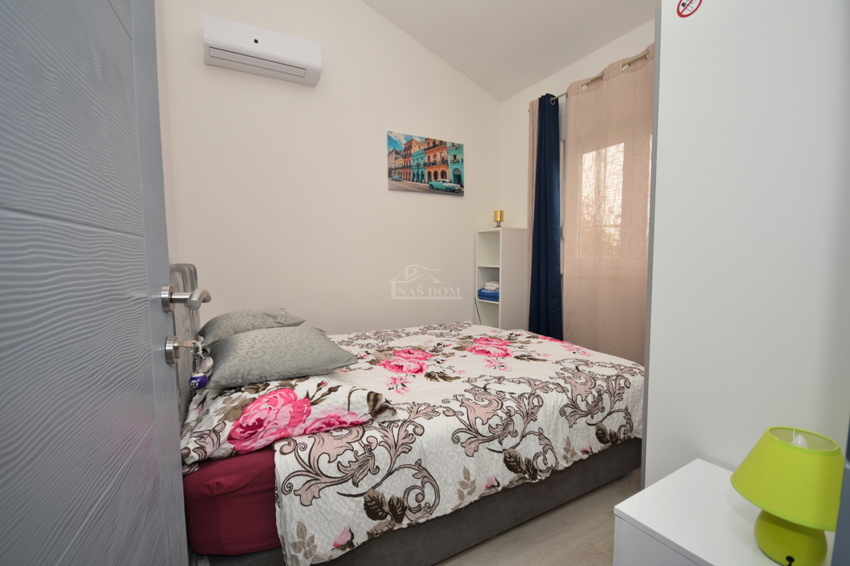 OPPORTUNITÀ - proprietà con due case, piscina, giardino curato