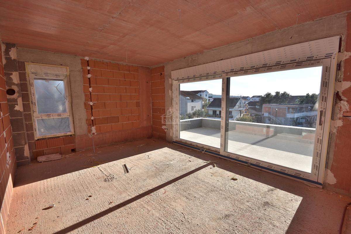 Vodice, SRIMA-** NUOVA COSTRUZIONE** S6 Appartamento con vista mare, 300m dalla spiaggia