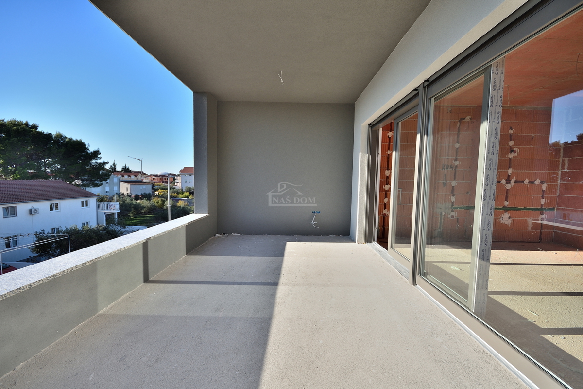 Vodice, SRIMA-** NUOVA COSTRUZIONE** S6 Appartamento con vista mare, 300m dalla spiaggia