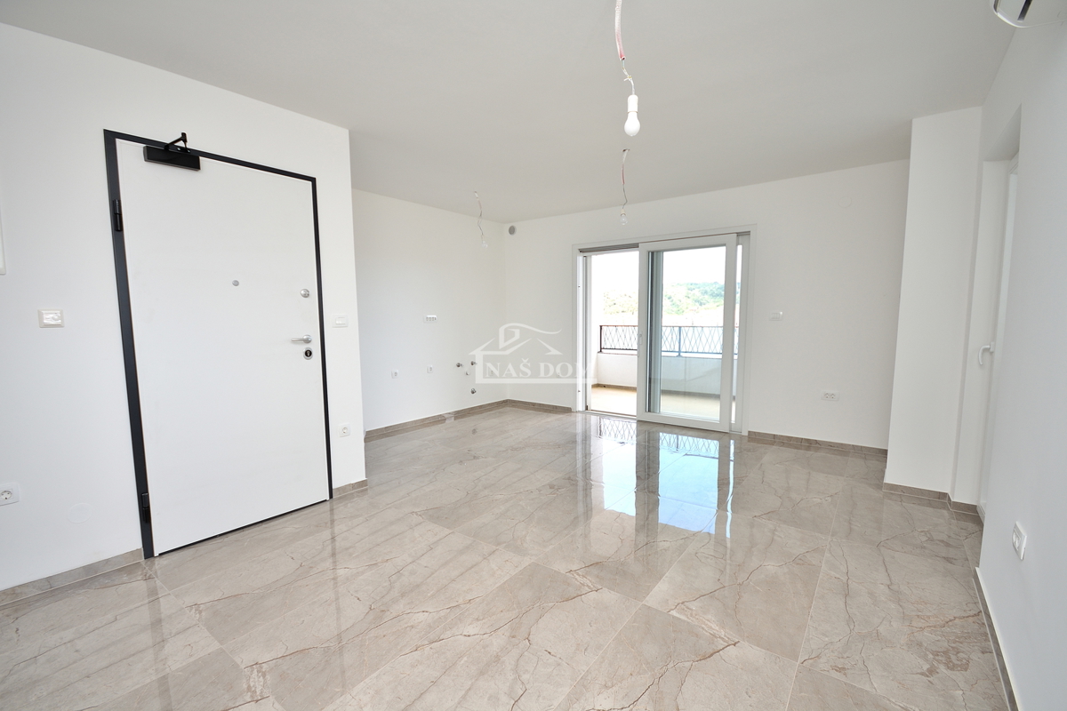 Tisno -*NUOVA COSTRUZIONE* Appartamento S3 su due piani, vista mare, a 50 m dalla spiaggia