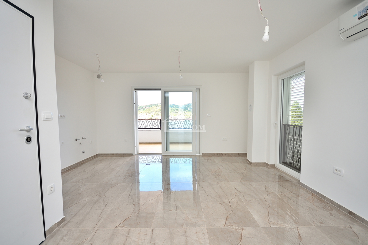 Tisno -*NUOVA COSTRUZIONE* Appartamento S3 su due piani, vista mare, a 50 m dalla spiaggia