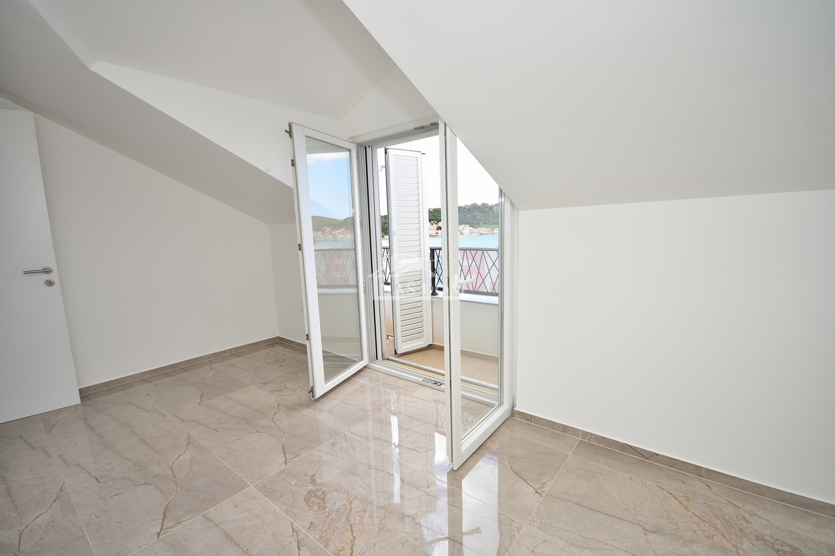 Tisno -*NUOVA COSTRUZIONE* Appartamento S3 su due piani, vista mare, a 50 m dalla spiaggia