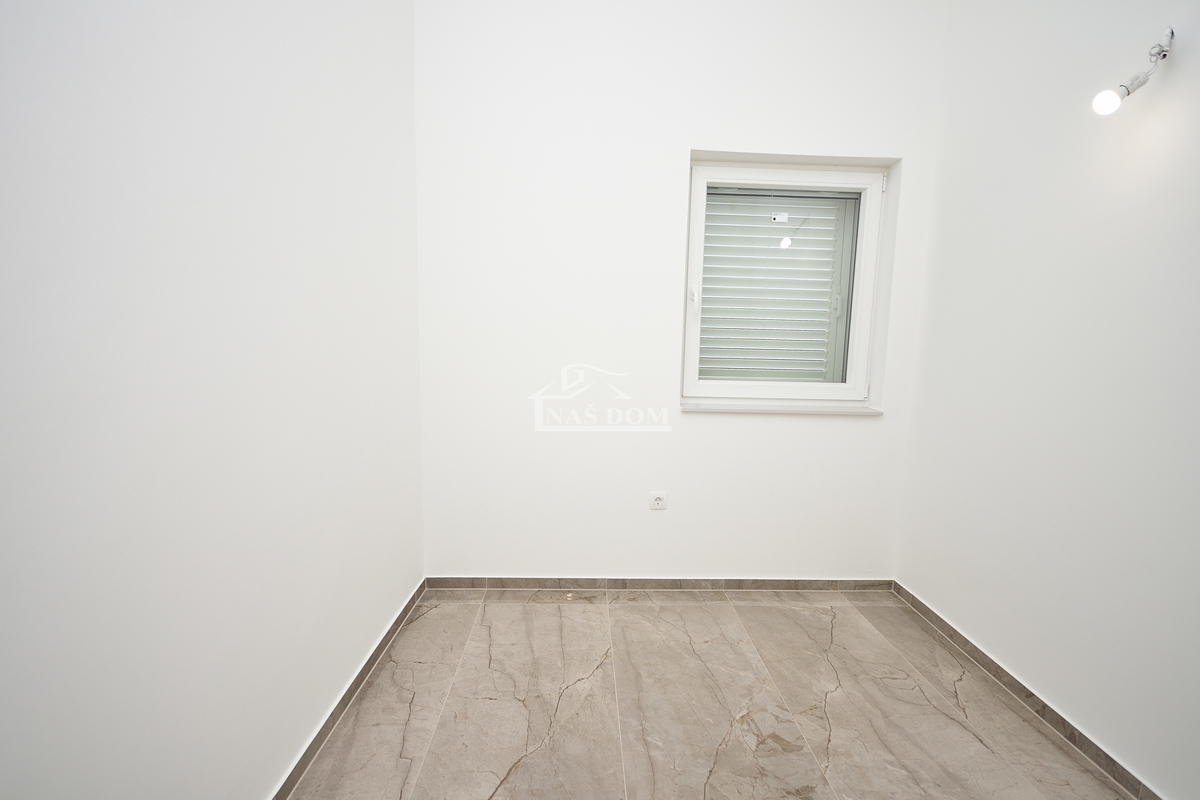 Tisno -*NUOVA COSTRUZIONE* Appartamento S3 su due piani, vista mare, a 50 m dalla spiaggia