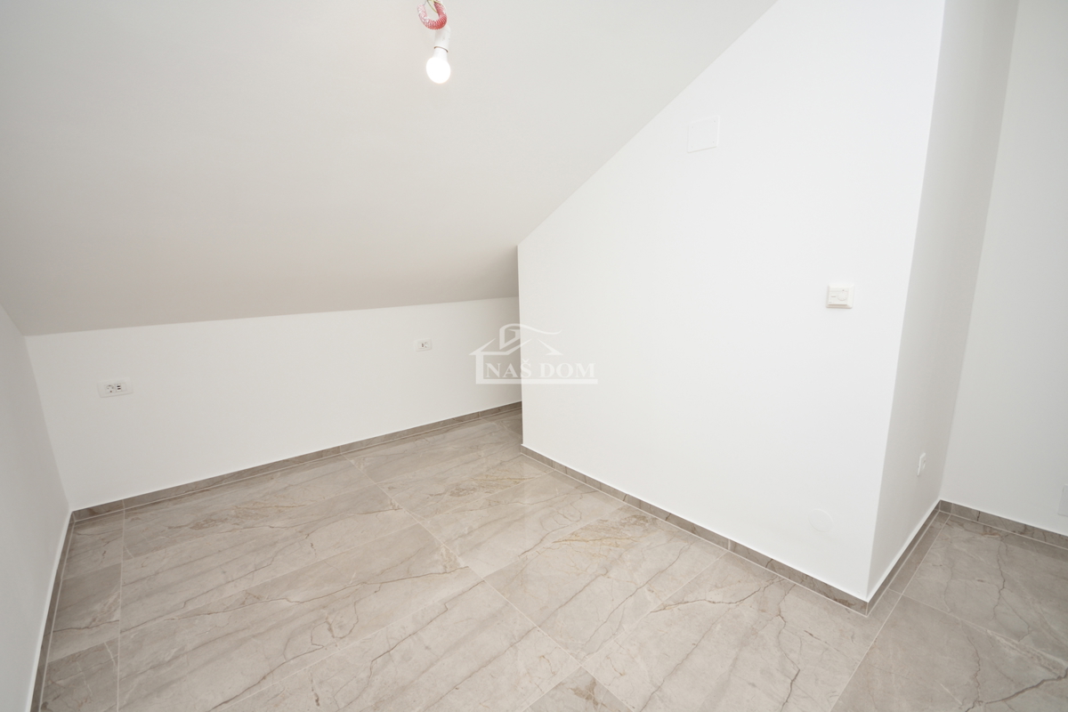 Tisno -*NUOVA COSTRUZIONE* Appartamento S3 su due piani, vista mare, a 50 m dalla spiaggia