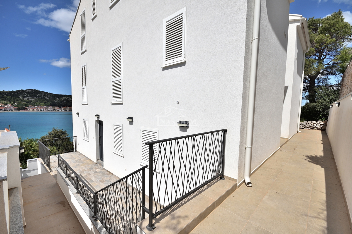 Tisno -*NUOVA COSTRUZIONE* Appartamento S3 su due piani, vista mare, a 50 m dalla spiaggia