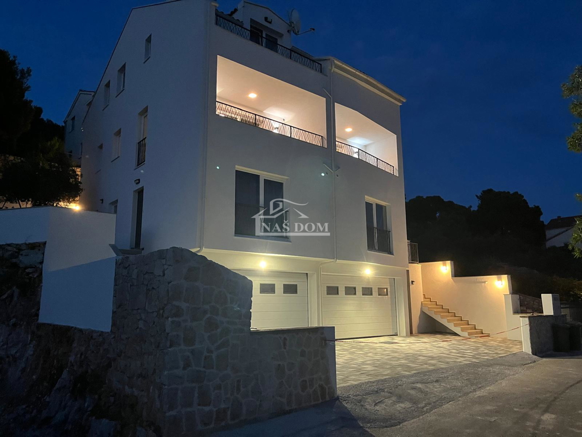 Tisno -*NUOVA COSTRUZIONE* Appartamento S3 su due piani, vista mare, a 50 m dalla spiaggia