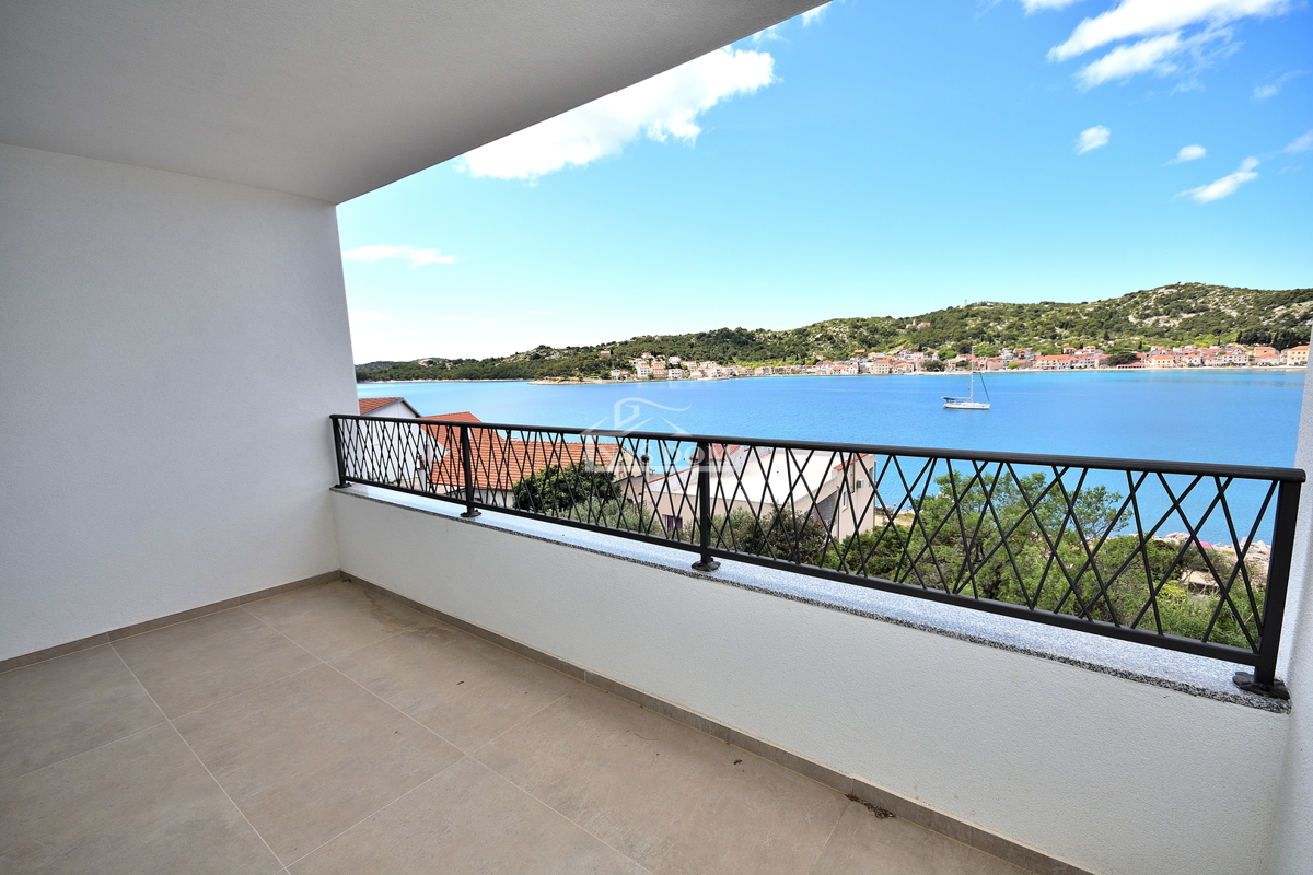 Tisno -*NUOVA COSTRUZIONE* Appartamento S3 su due piani, vista mare, a 50 m dalla spiaggia