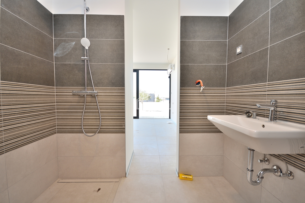 Vodice - villa di NUOVA COSTRUZIONE con piscina e vista mare