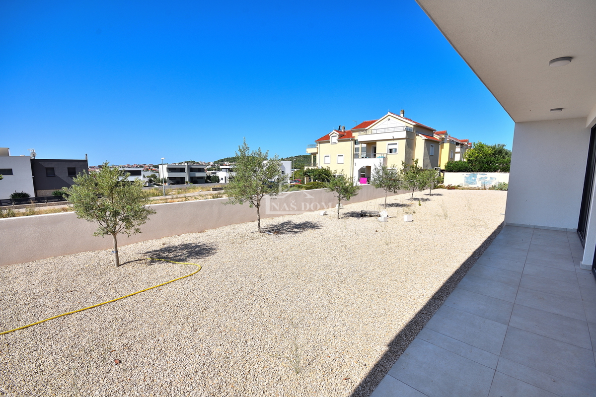 Vodice - villa di NUOVA COSTRUZIONE con piscina e vista mare