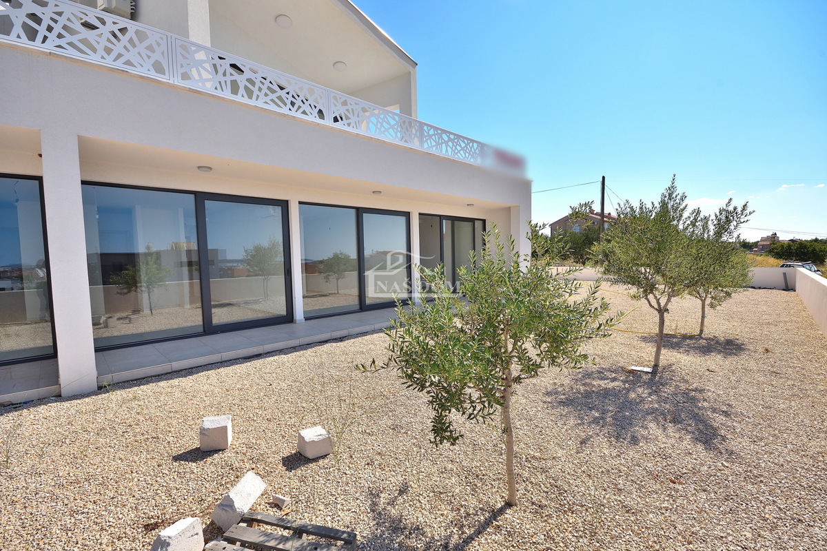 Vodice - villa di NUOVA COSTRUZIONE con piscina e vista mare
