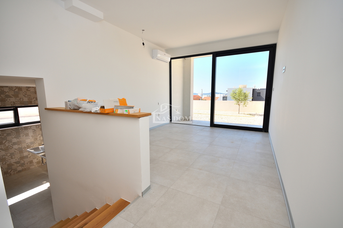 Vodice - villa di NUOVA COSTRUZIONE con piscina e vista mare