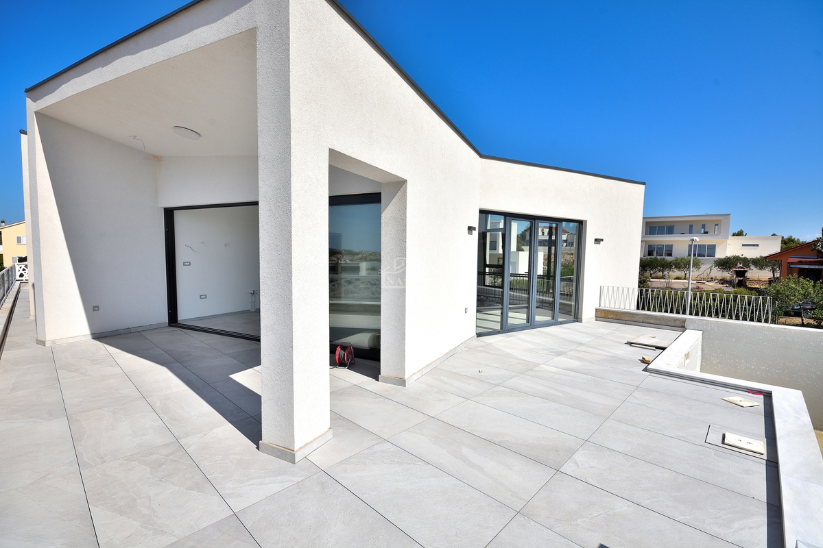 Vodice - villa di NUOVA COSTRUZIONE con piscina e vista mare