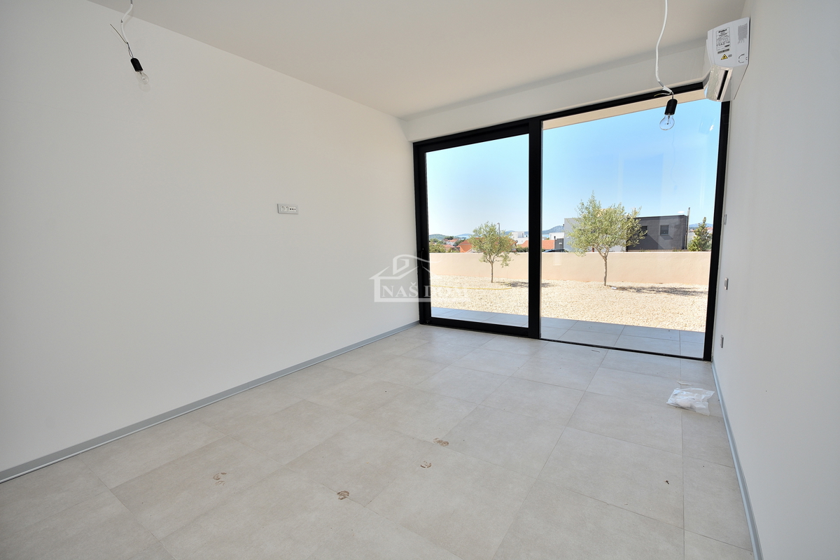 Vodice - villa di NUOVA COSTRUZIONE con piscina e vista mare