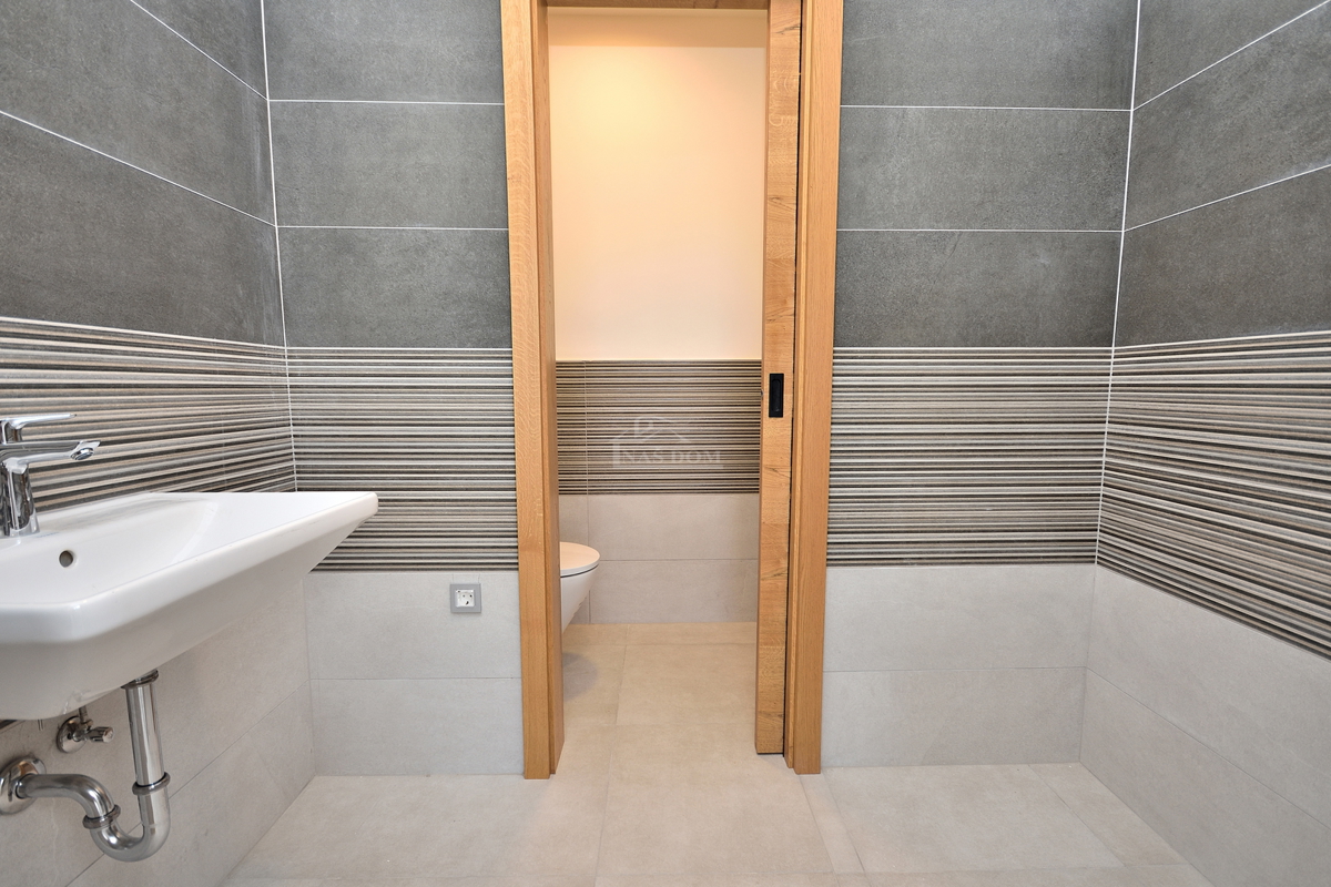 Vodice - villa di NUOVA COSTRUZIONE con piscina e vista mare