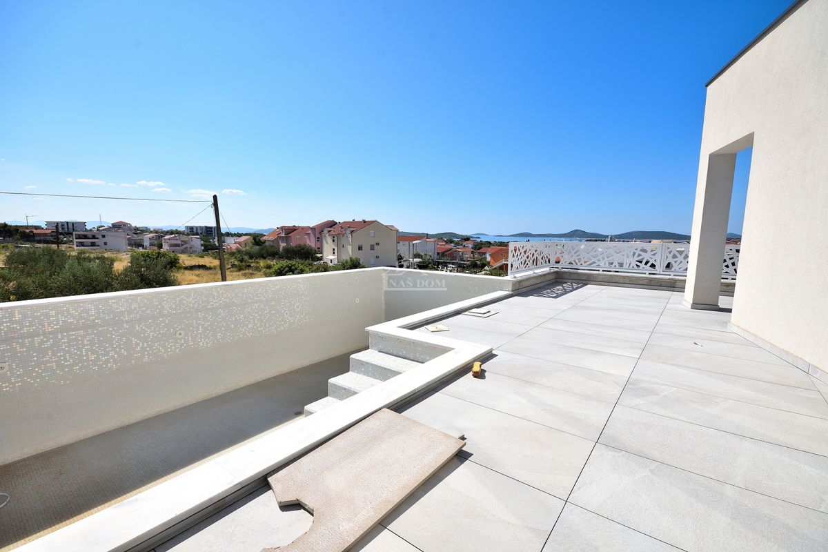 Vodice - villa di NUOVA COSTRUZIONE con piscina e vista mare