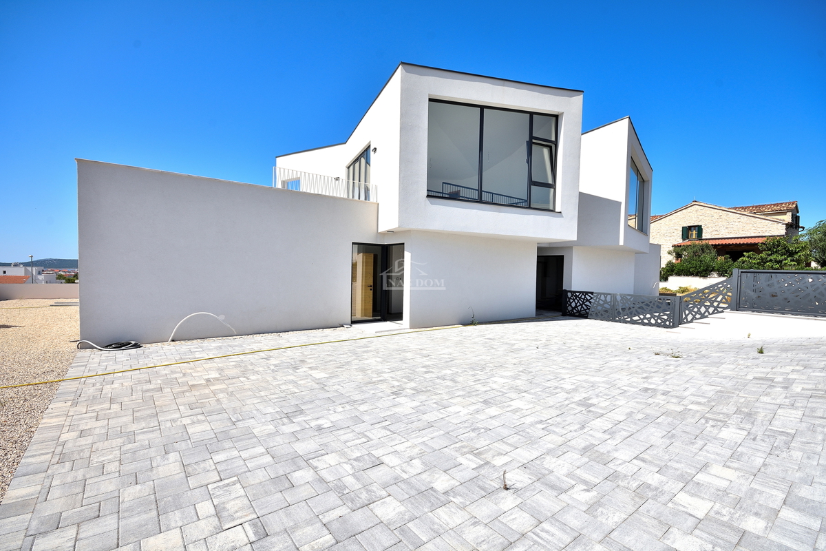 Vodice - villa di NUOVA COSTRUZIONE con piscina e vista mare