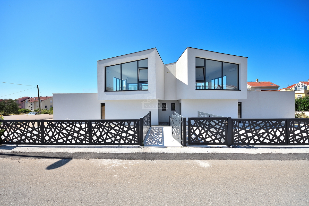 Vodice - villa di NUOVA COSTRUZIONE con piscina e vista mare