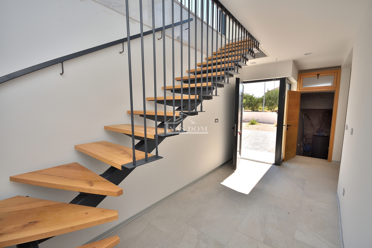 Vodice - villa di NUOVA COSTRUZIONE con piscina e vista mare