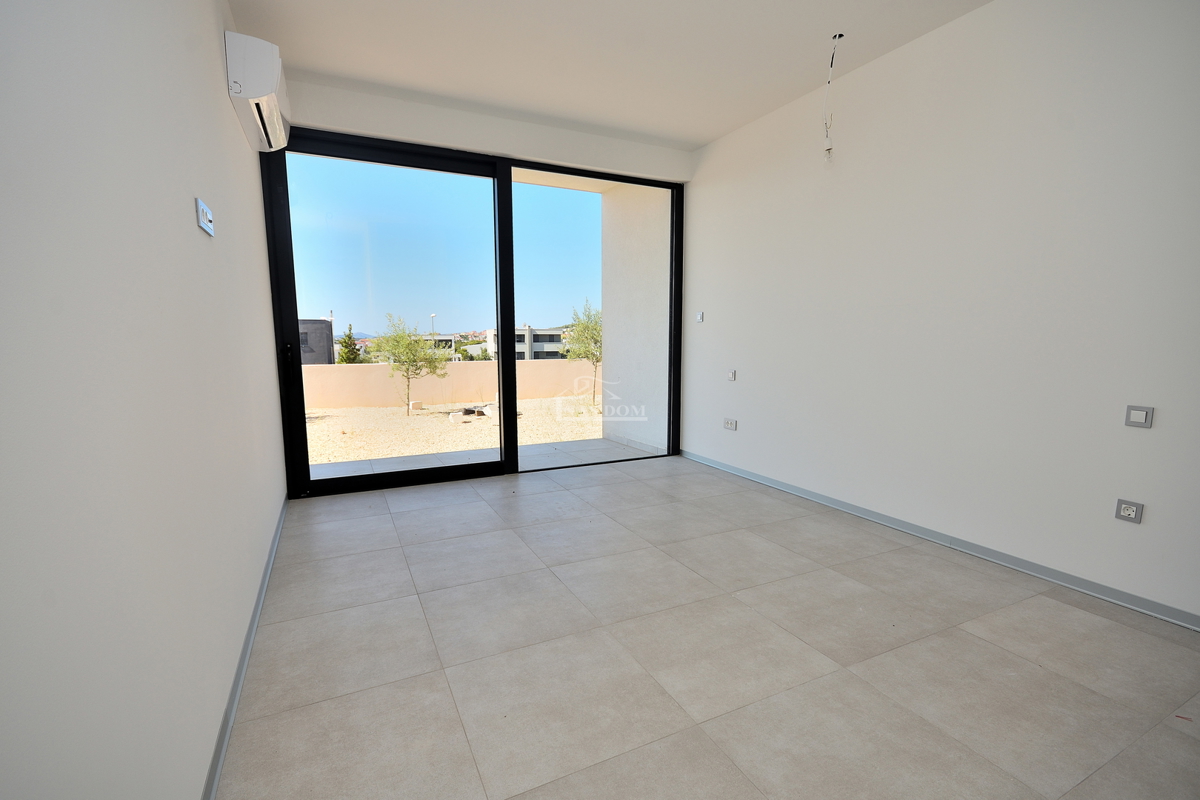 Vodice - villa di NUOVA COSTRUZIONE con piscina e vista mare