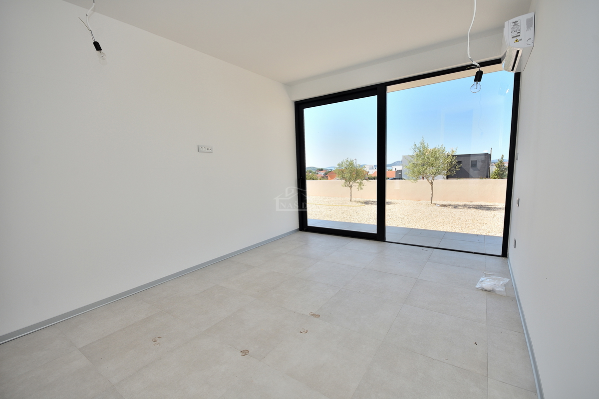 Vodice - villa di NUOVA COSTRUZIONE con piscina e vista mare