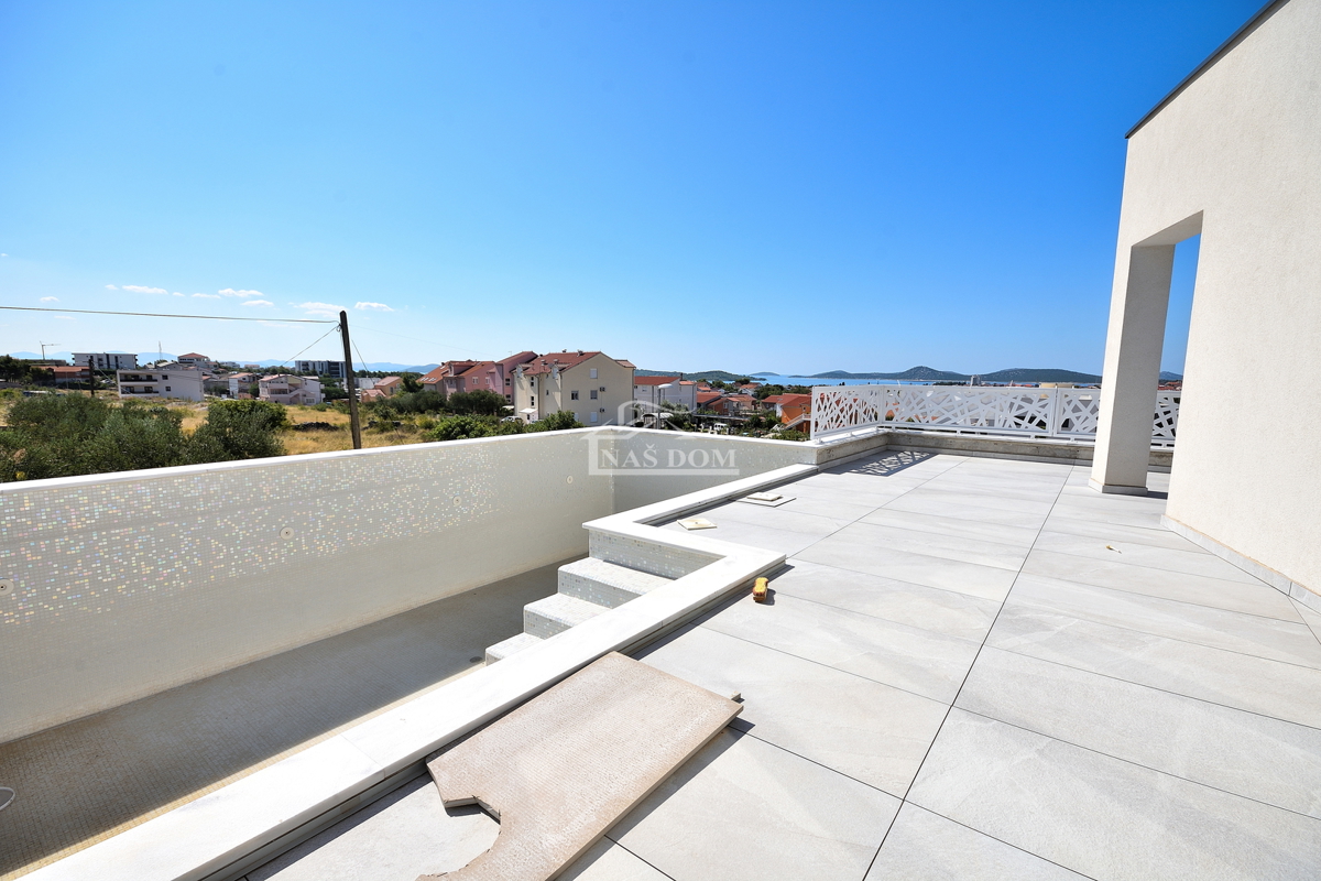 Vodice - villa di NUOVA COSTRUZIONE con piscina e vista mare