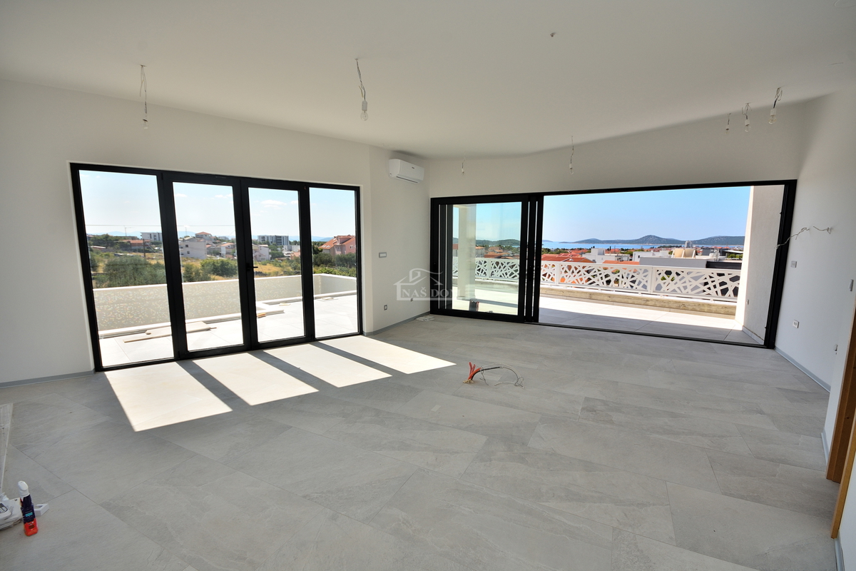 Vodice - villa di NUOVA COSTRUZIONE con piscina e vista mare