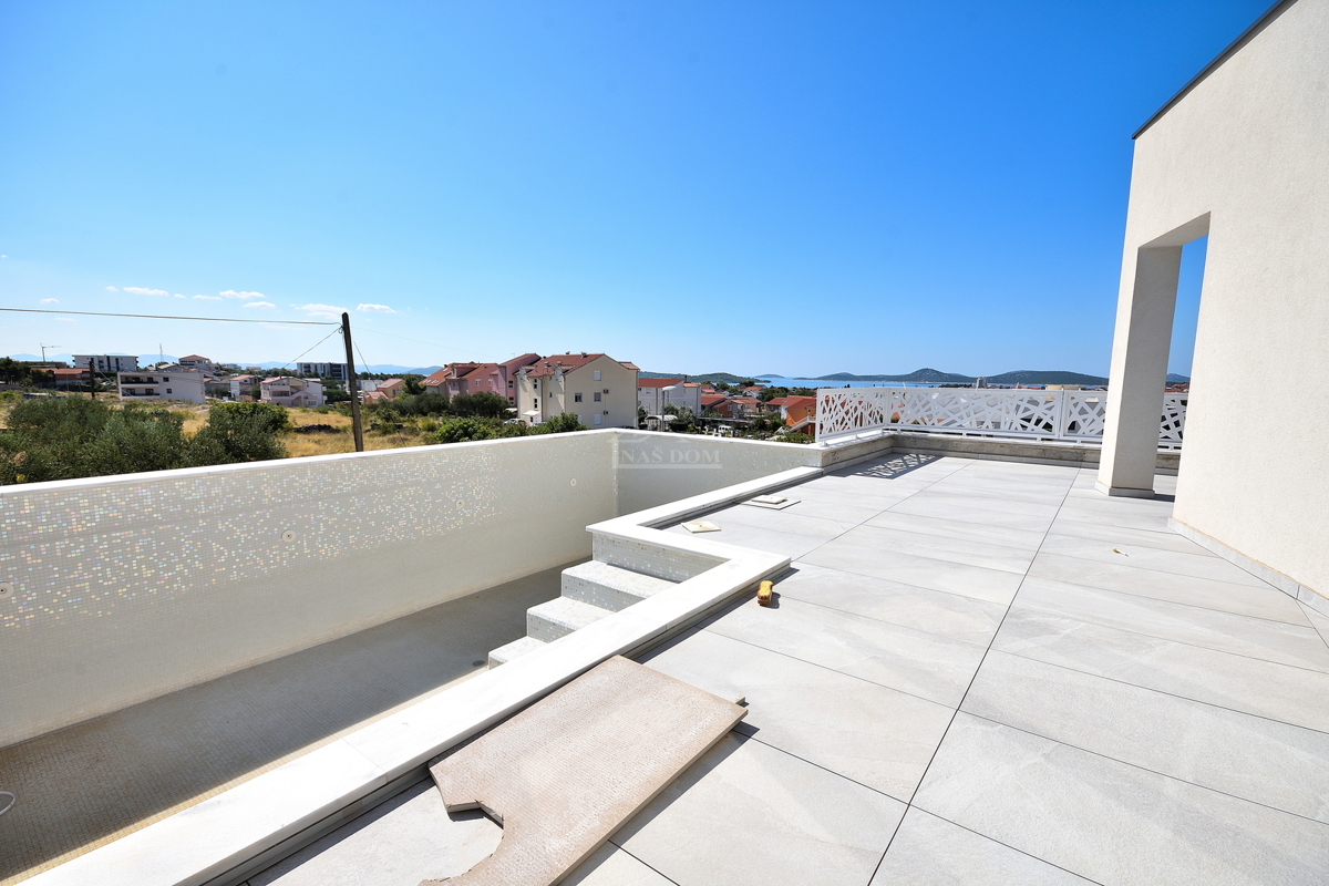 Vodice - villa di NUOVA COSTRUZIONE con piscina e vista mare