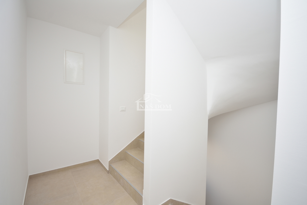 Vodice - Casa di lusso S2 con terrazza sul tetto, a soli 150 m dalla spiaggia